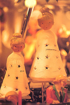 Dolls singing carol in the Christmas shop near Haupt-Markt, Nuernberg